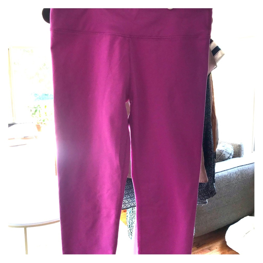 3/4 length pink Fabletics leggings